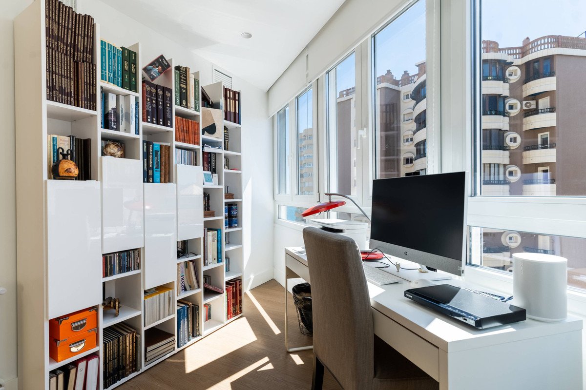 4 Bed Middle Floor Apartment in Málaga Centro