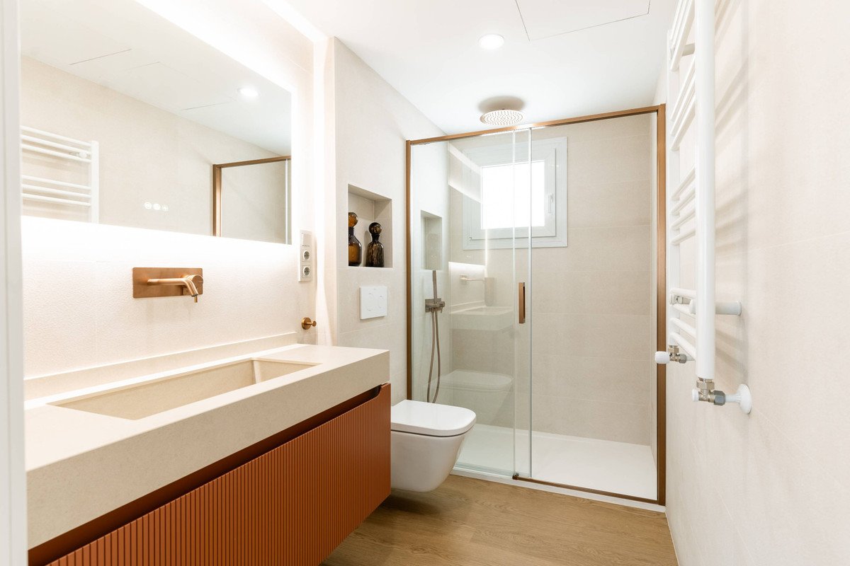 4 Bed Middle Floor Apartment in Málaga Centro