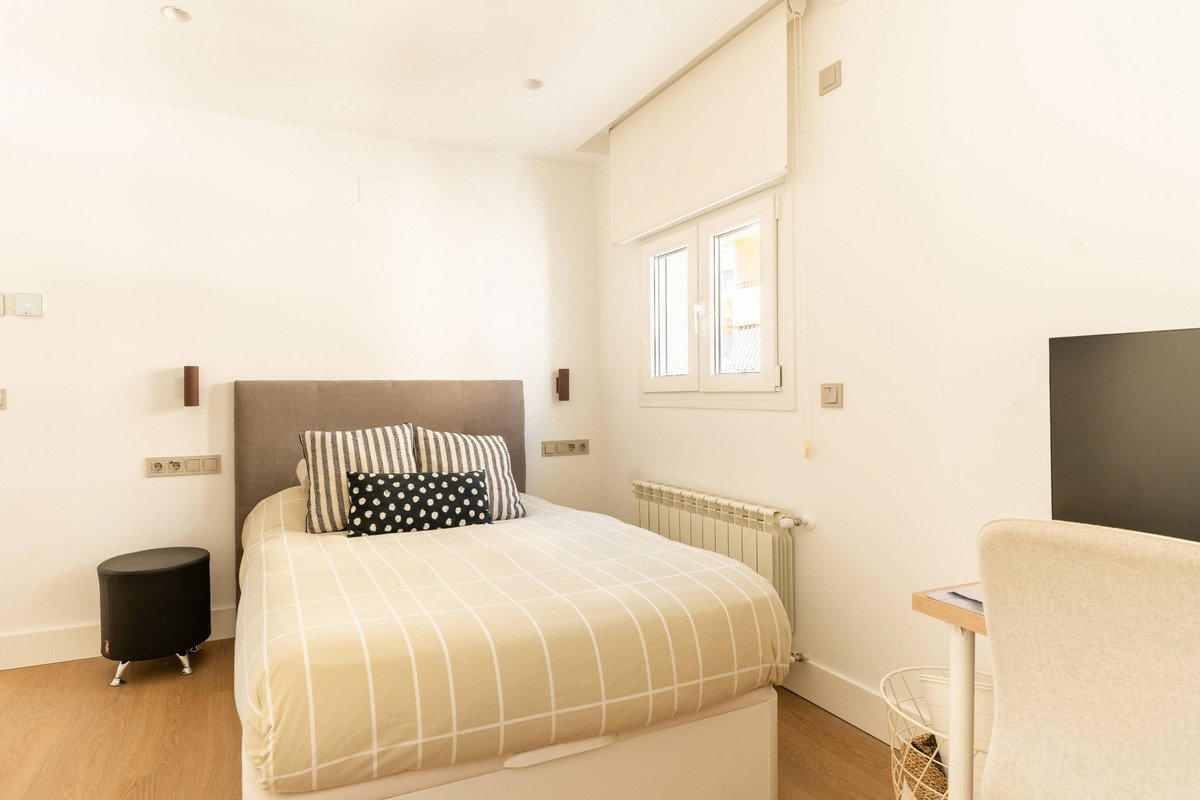 4 Bed Middle Floor Apartment in Málaga Centro
