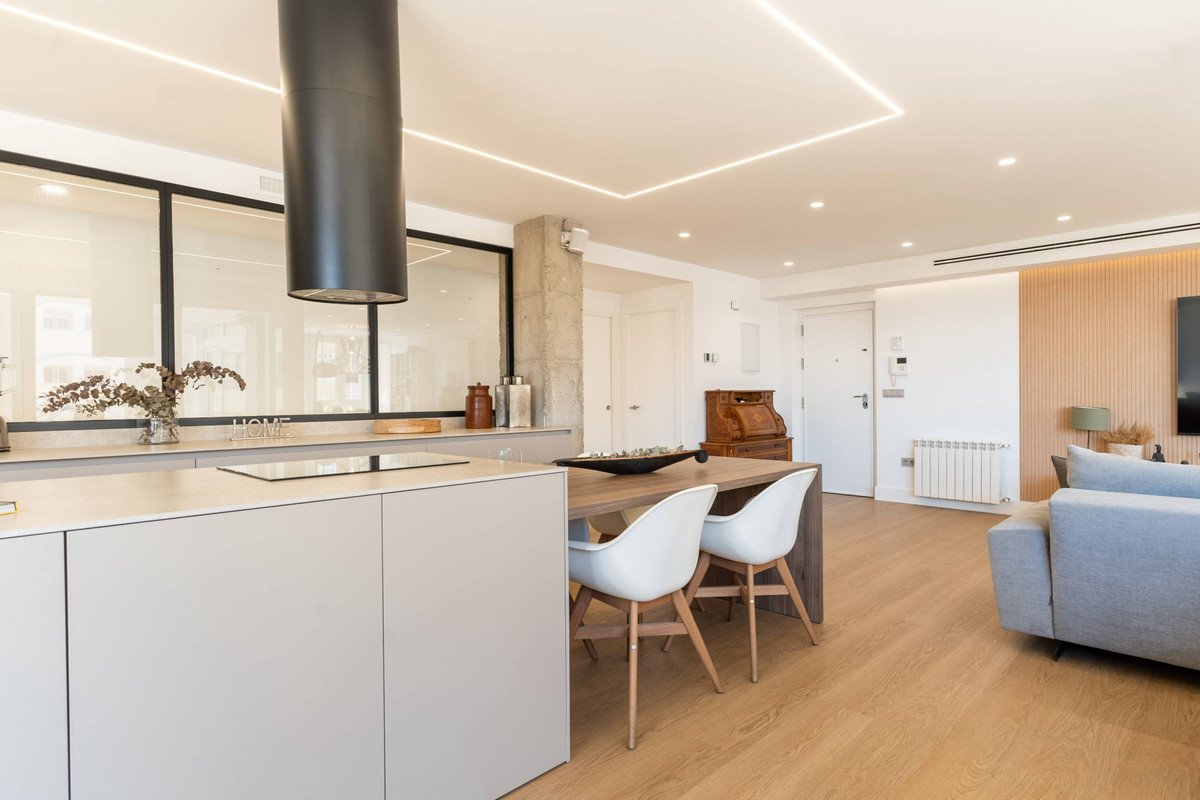 4 Bed Middle Floor Apartment in Málaga Centro