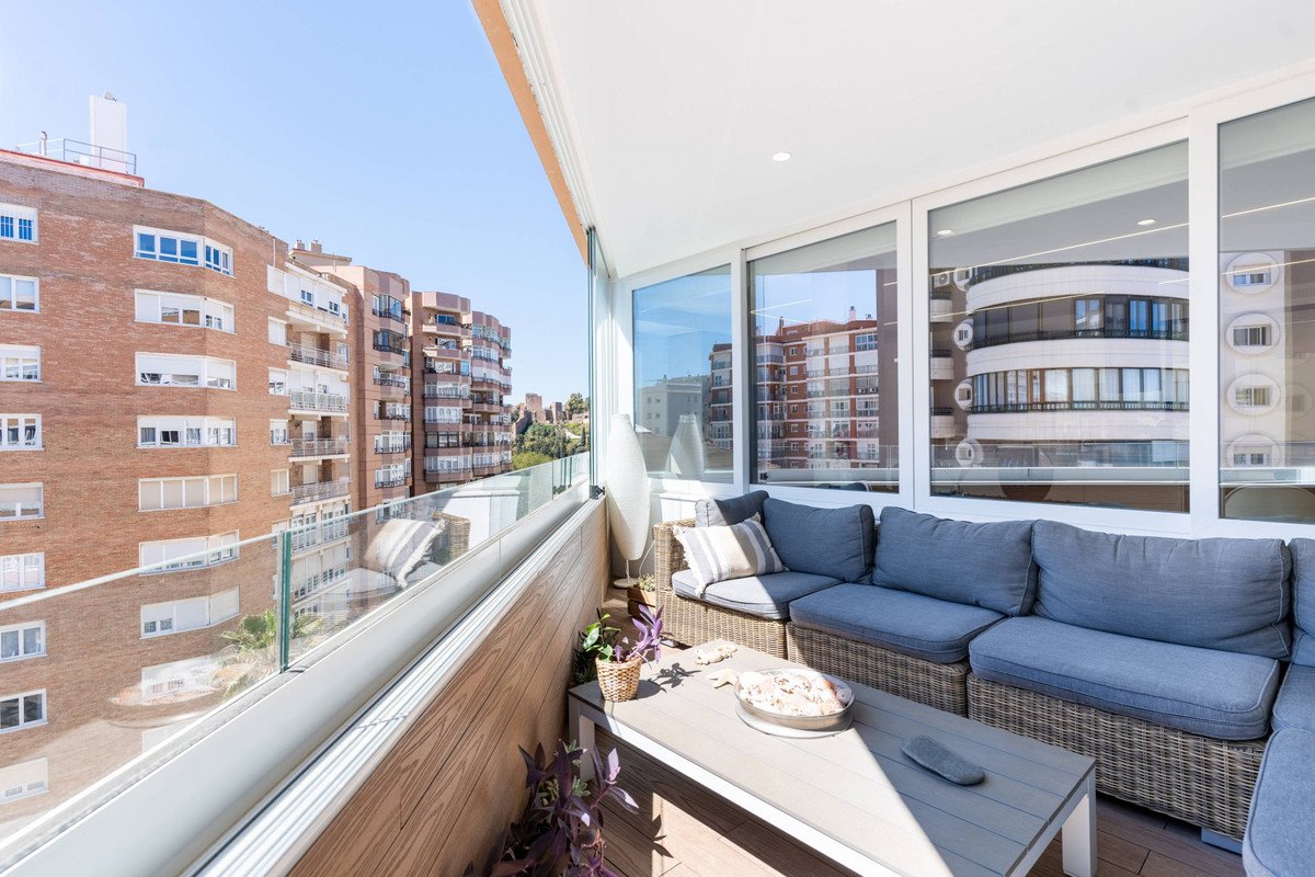 4 Bed Middle Floor Apartment in Málaga Centro