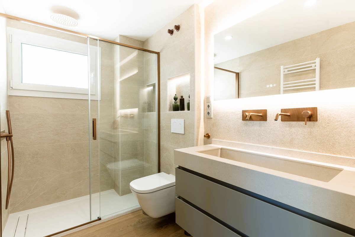 4 Bed Middle Floor Apartment in Málaga Centro