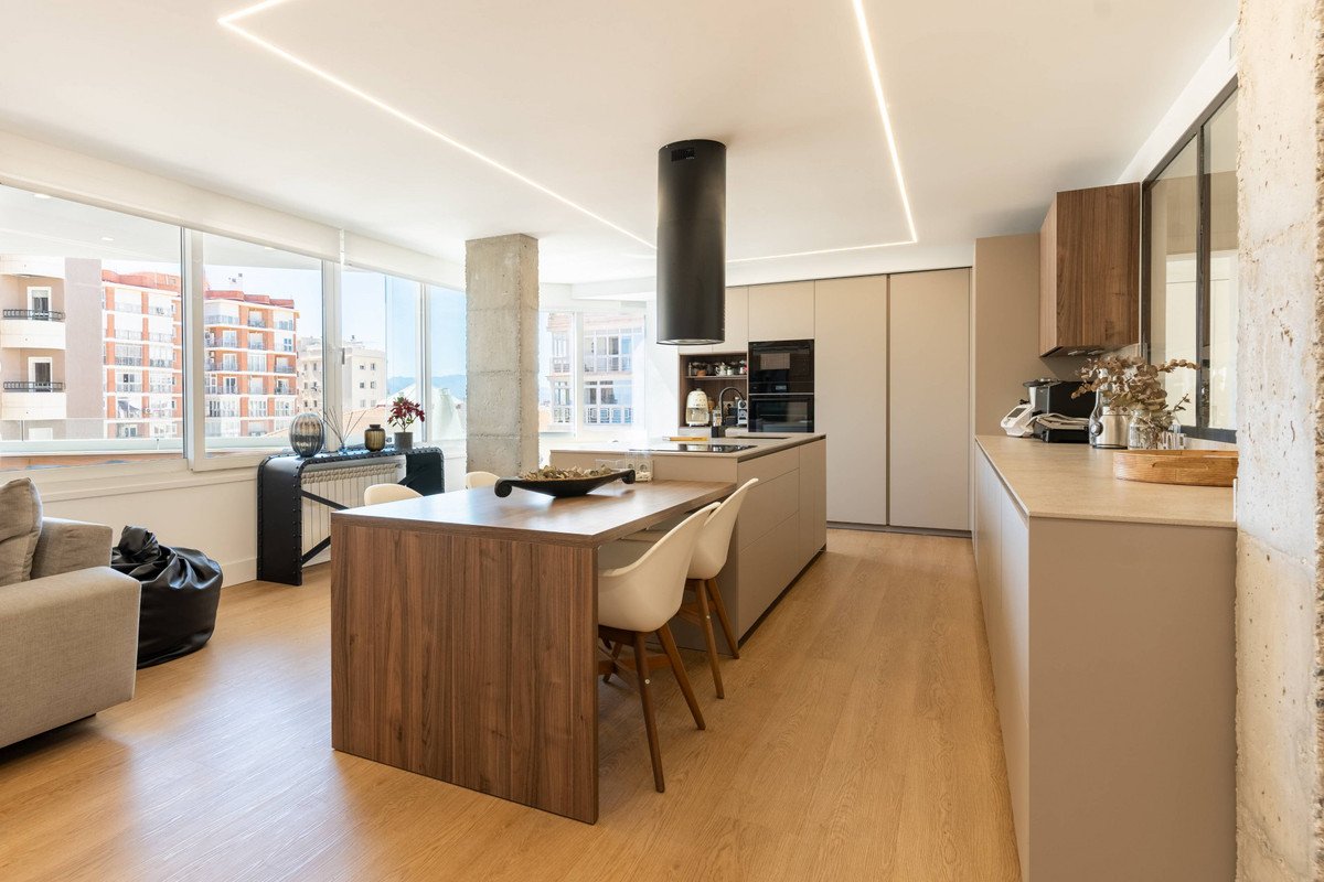 4 Bed Middle Floor Apartment in Málaga Centro