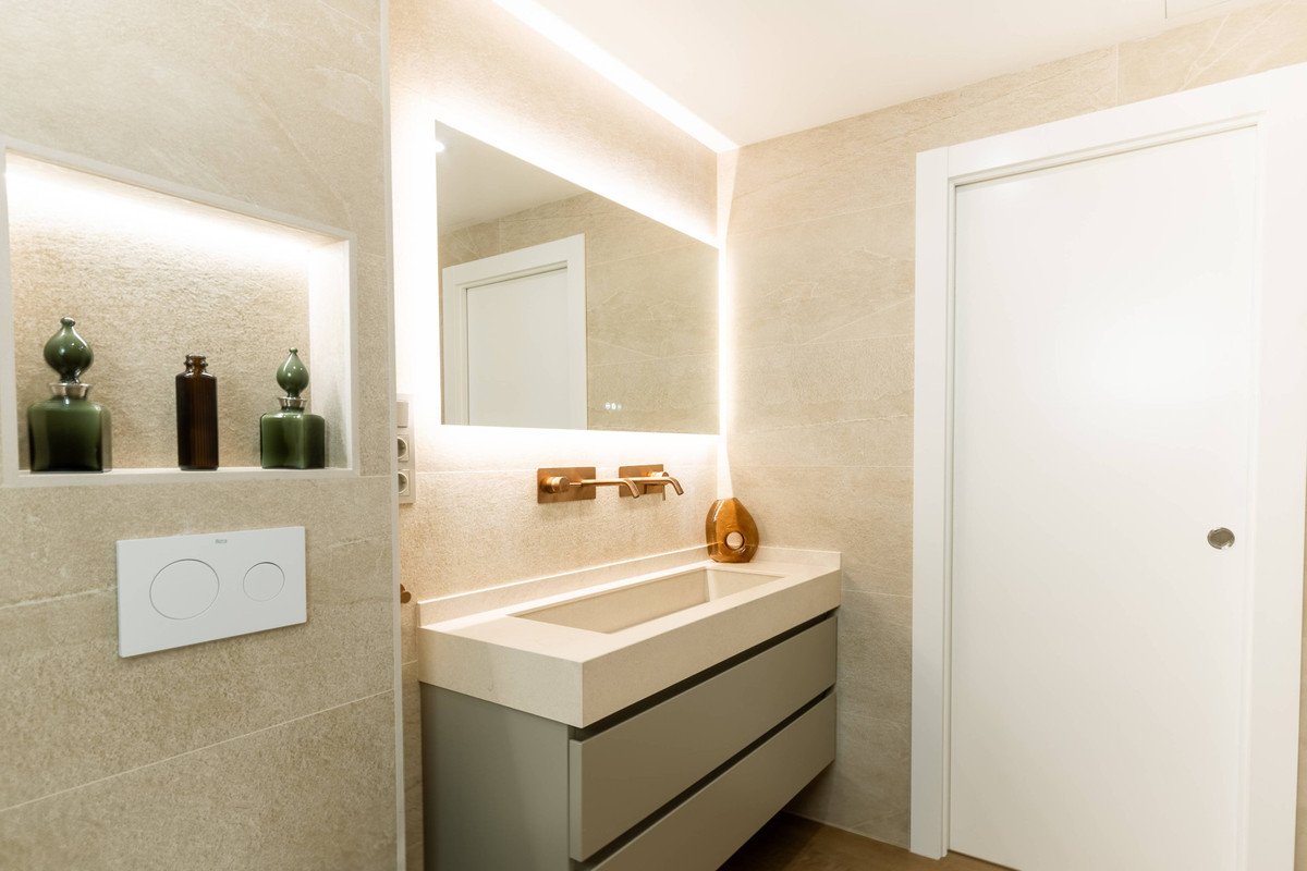 4 Bed Middle Floor Apartment in Málaga Centro
