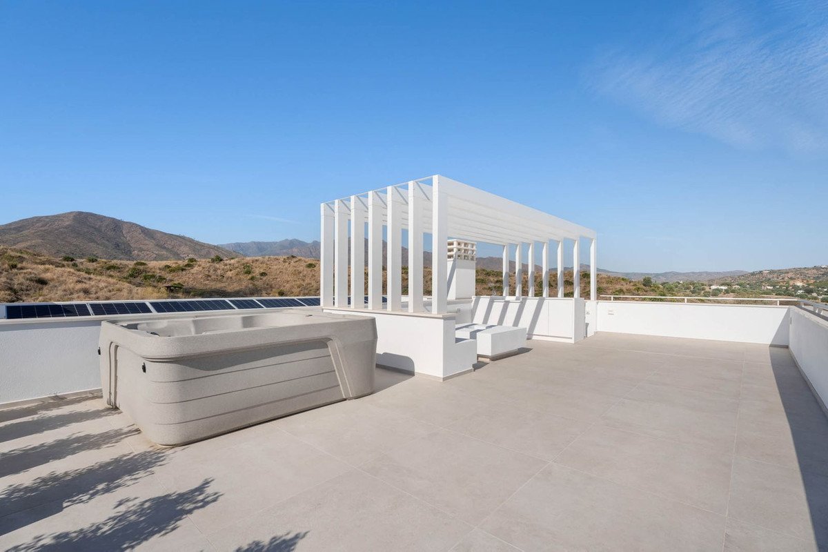 4 Bed Detached Villa in La Cala Golf