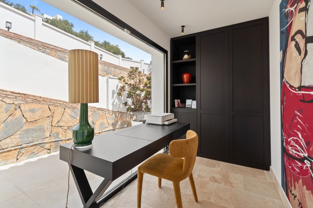 5 Bed Detached Villa in El Paraiso