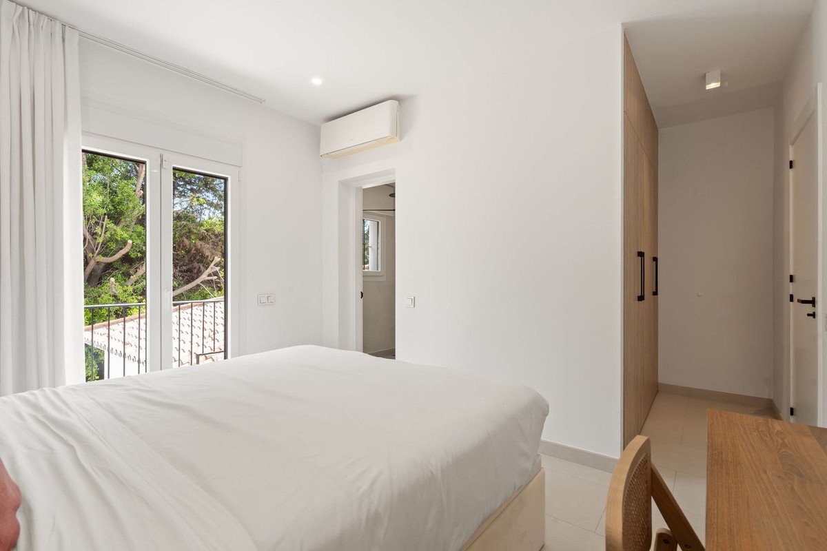 5 Bed Detached Villa in El Paraiso