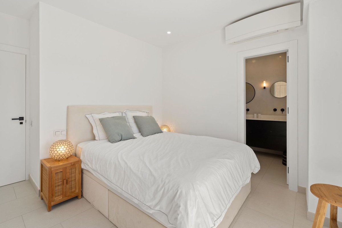 5 Bed Detached Villa in El Paraiso