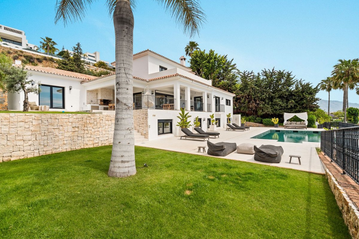 5 Bed Detached Villa in El Paraiso