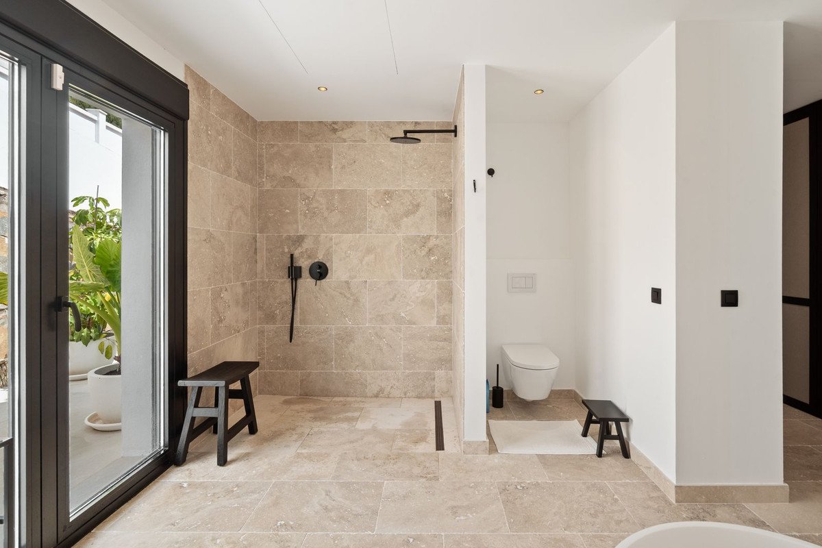 5 Bed Detached Villa in El Paraiso