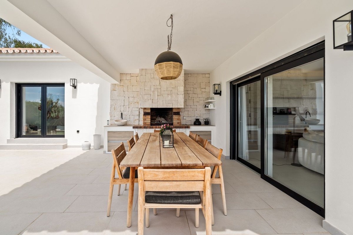 5 Bed Detached Villa in El Paraiso
