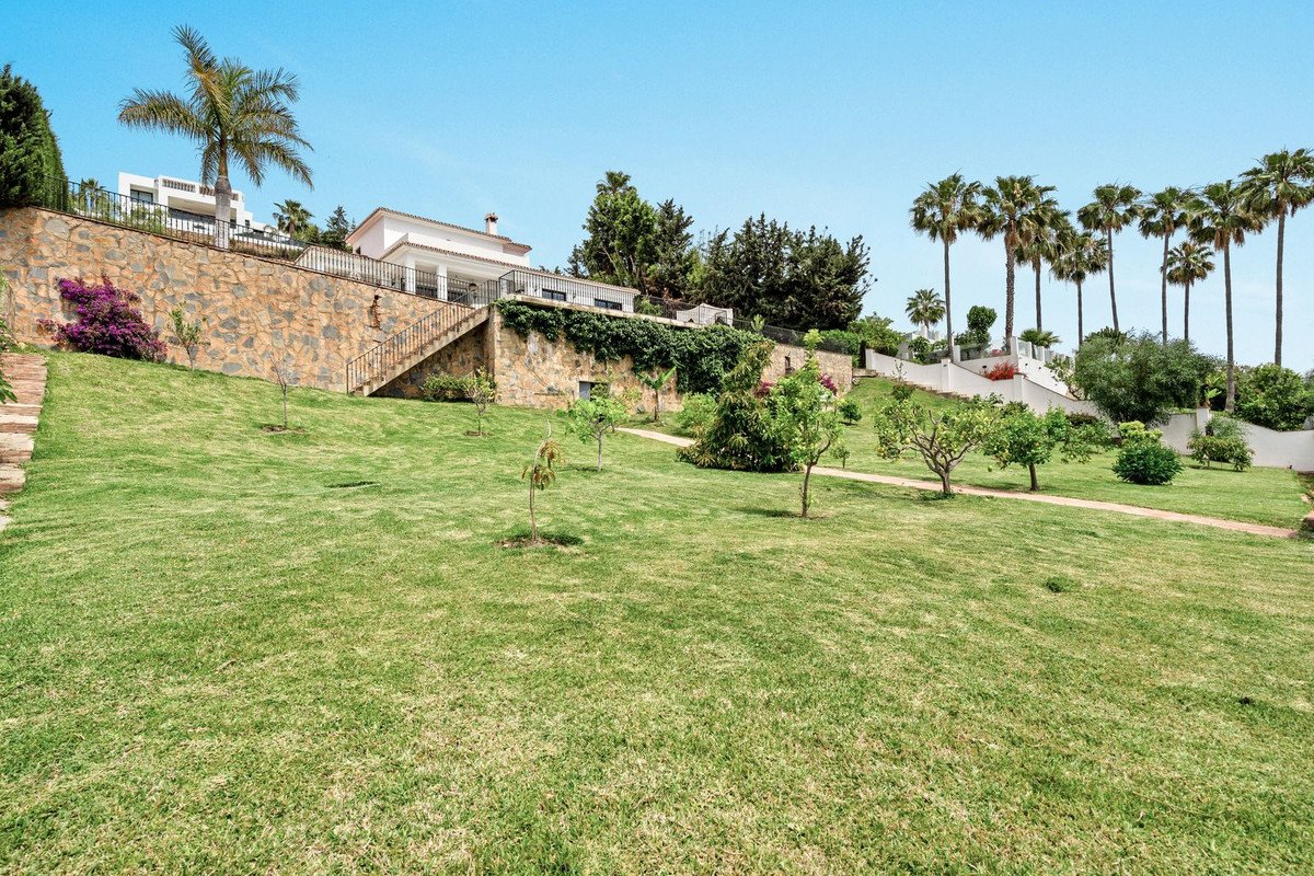 5 Bed Detached Villa in El Paraiso