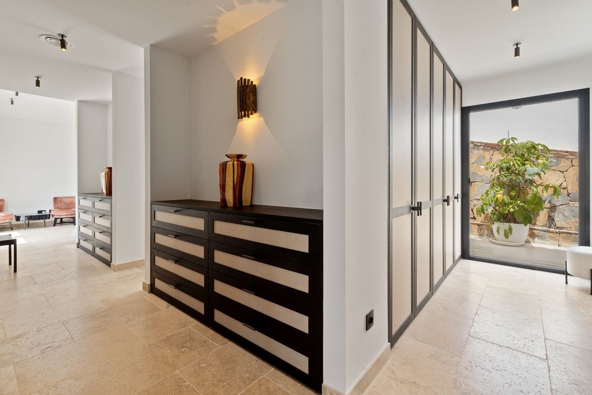 5 Bed Detached Villa in El Paraiso