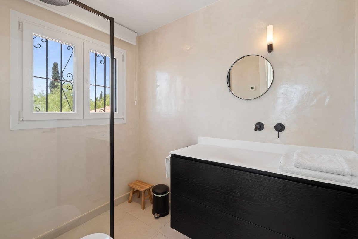 5 Bed Detached Villa in El Paraiso