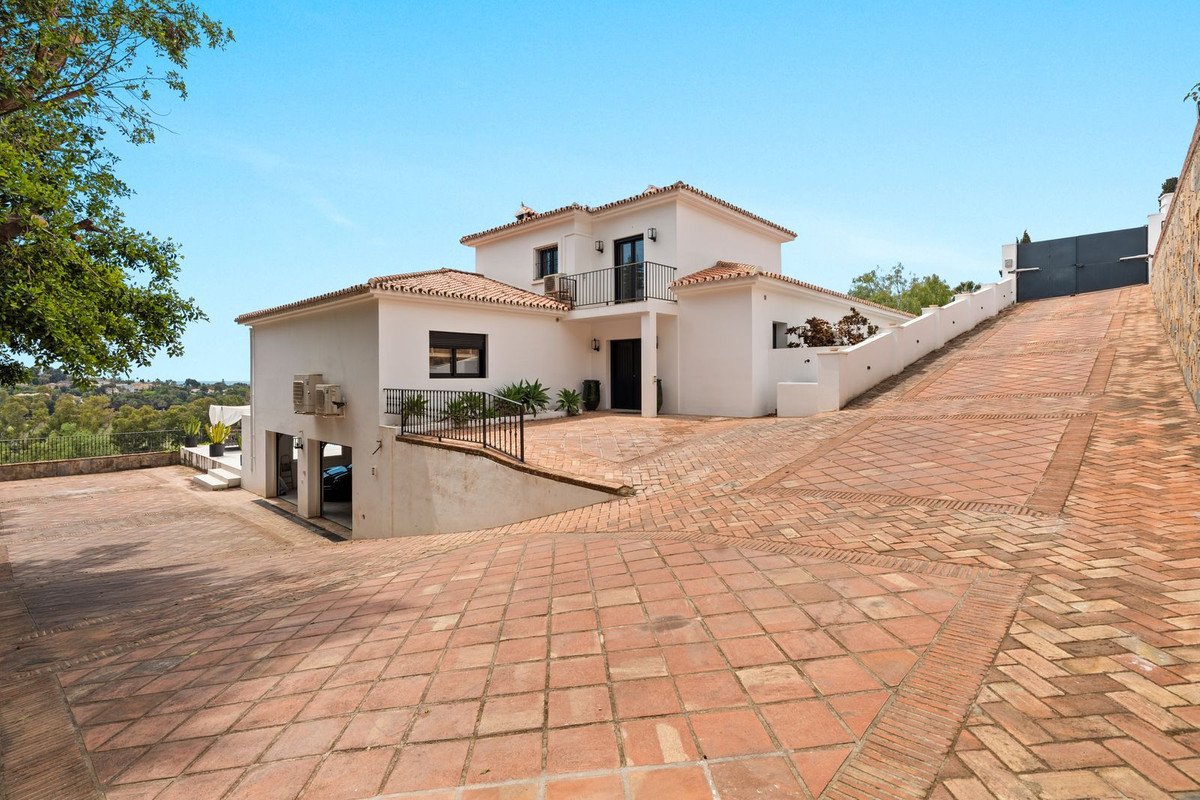 5 Bed Detached Villa in El Paraiso