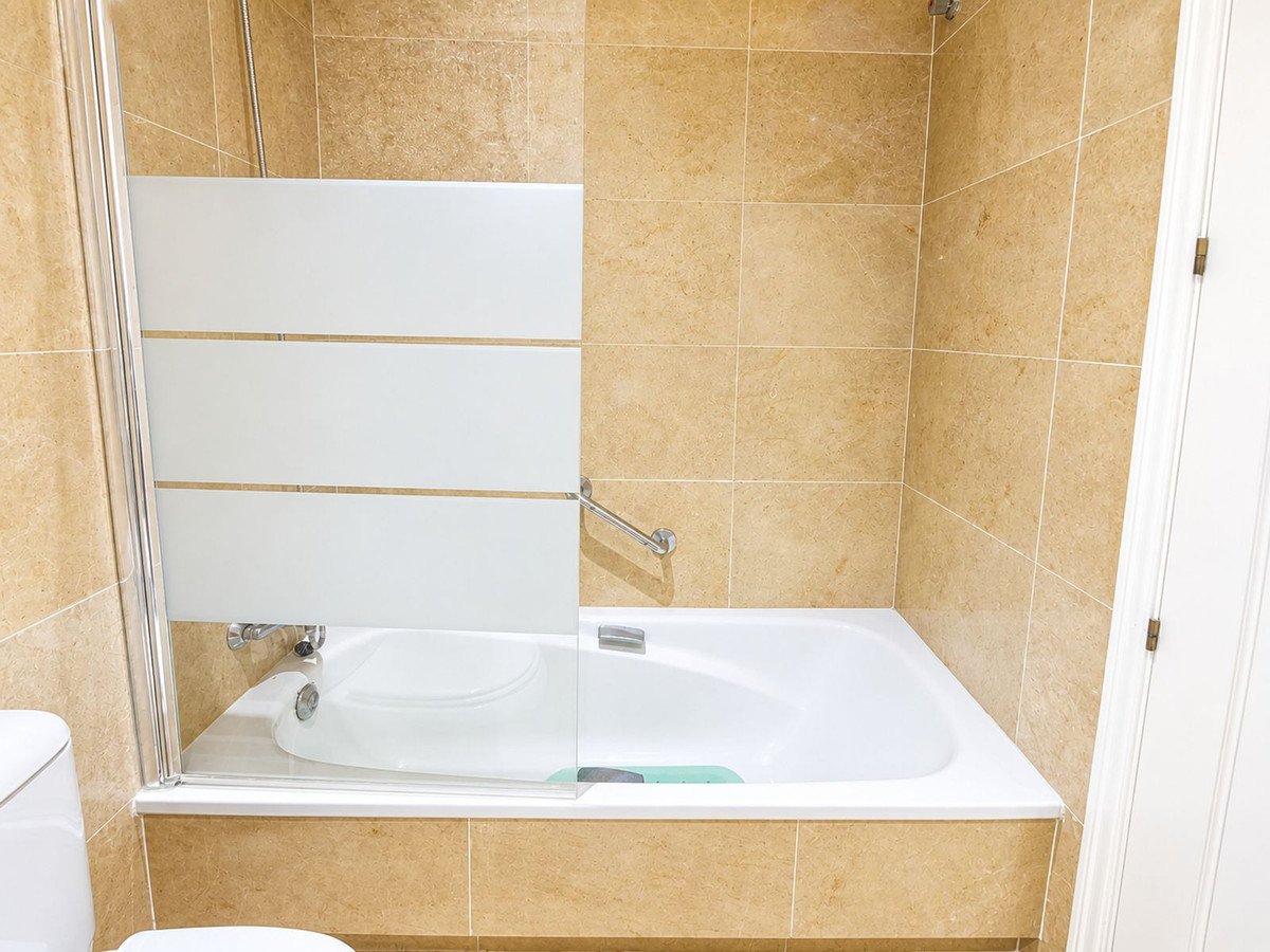 1 Bed Middle Floor Apartment in La Duquesa