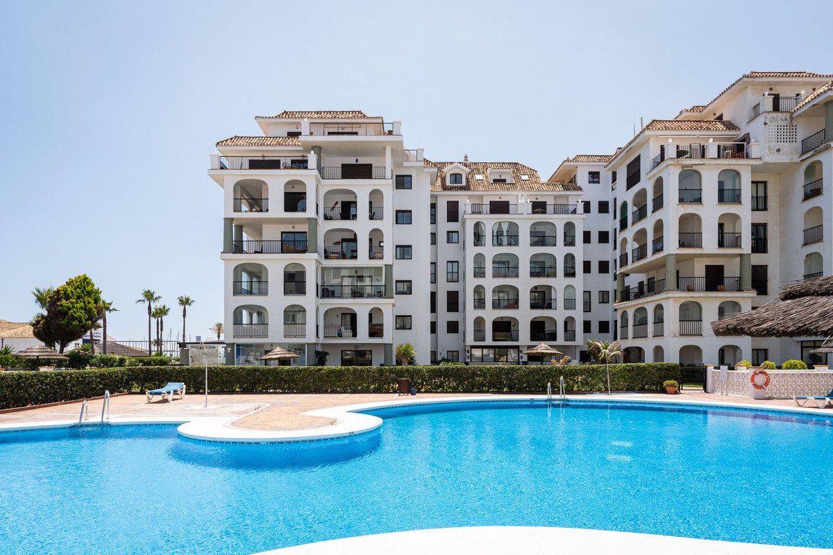 1 Bed Middle Floor Apartment in La Duquesa
