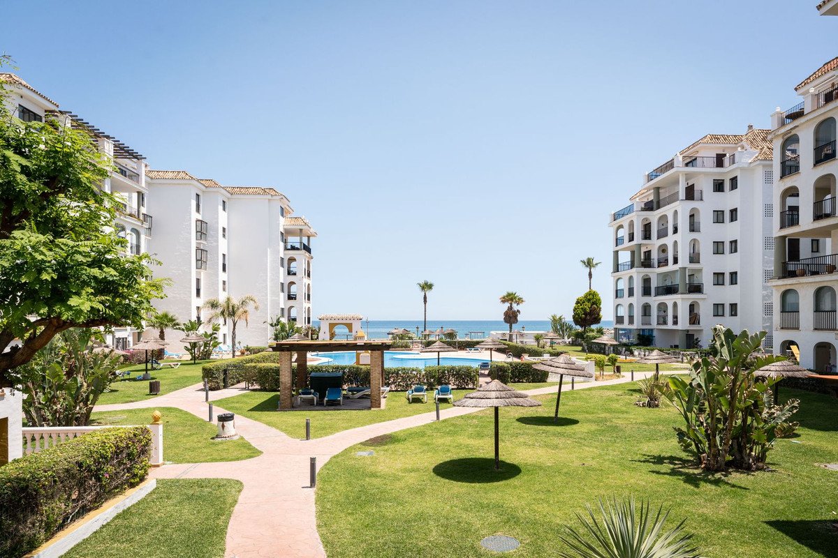 1 Bed Middle Floor Apartment in La Duquesa