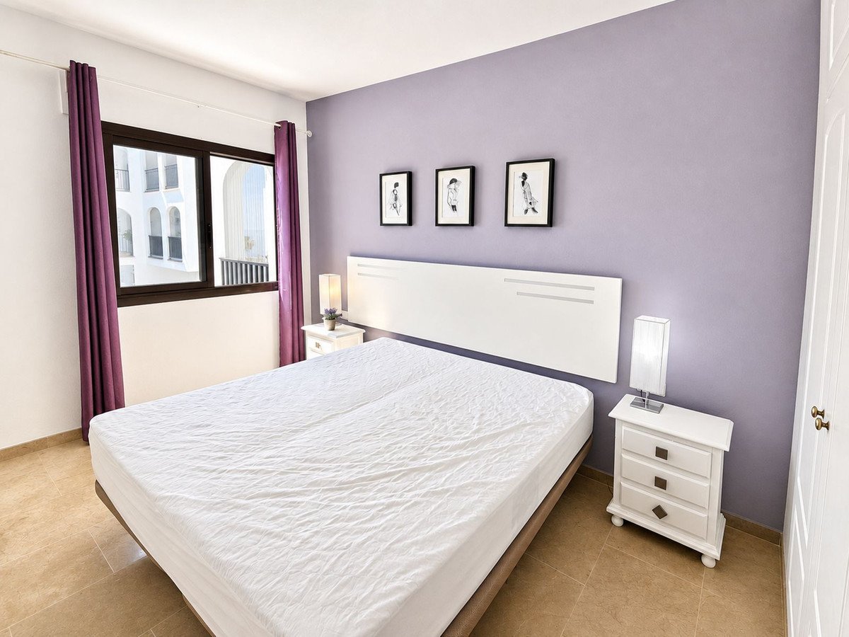 1 Bed Middle Floor Apartment in La Duquesa