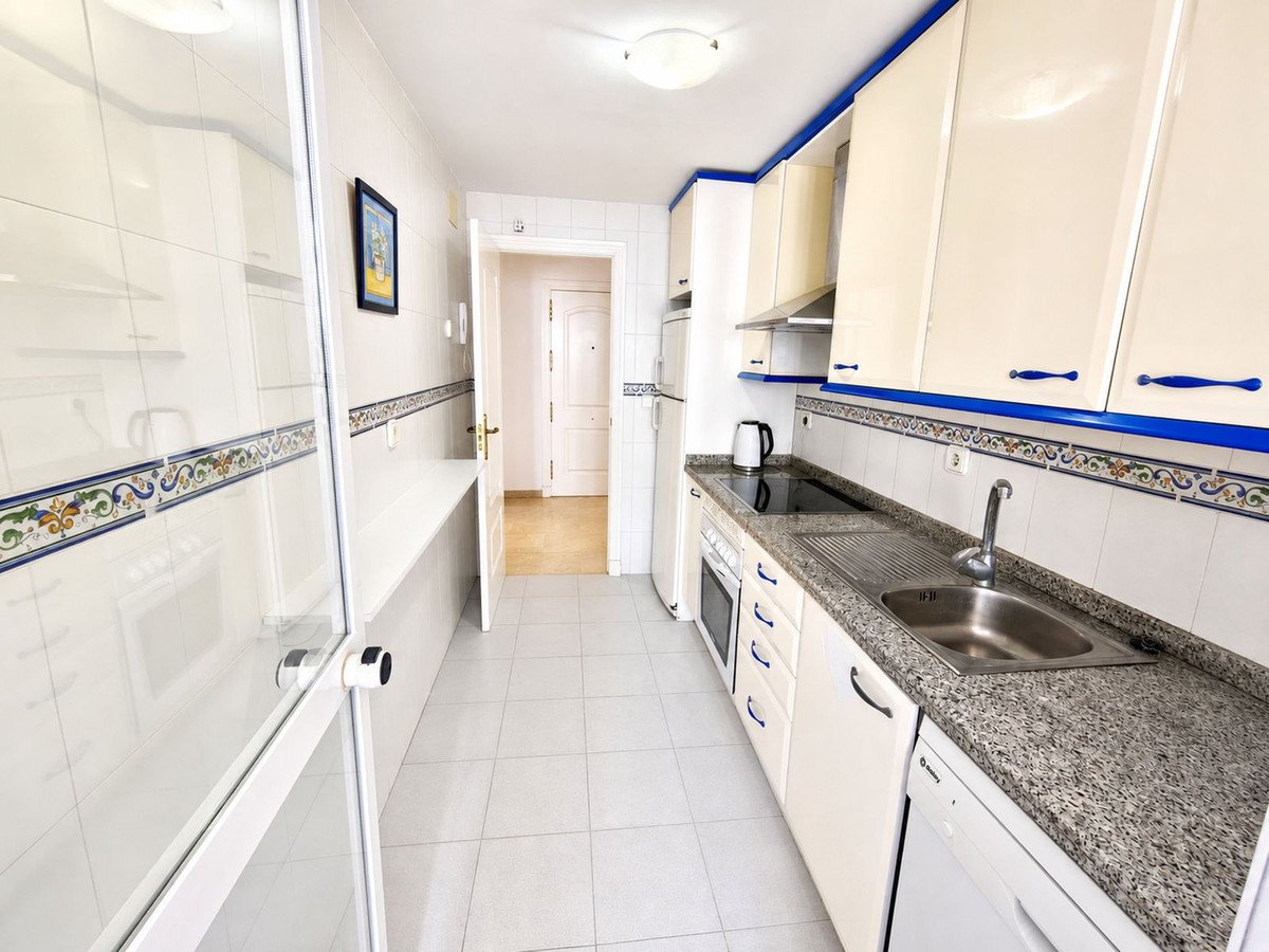 1 Bed Middle Floor Apartment in La Duquesa