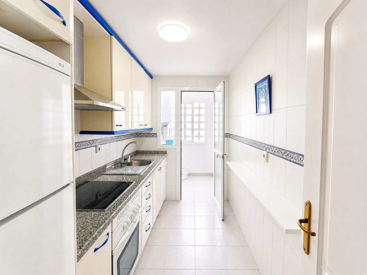 1 Bed Middle Floor Apartment in La Duquesa