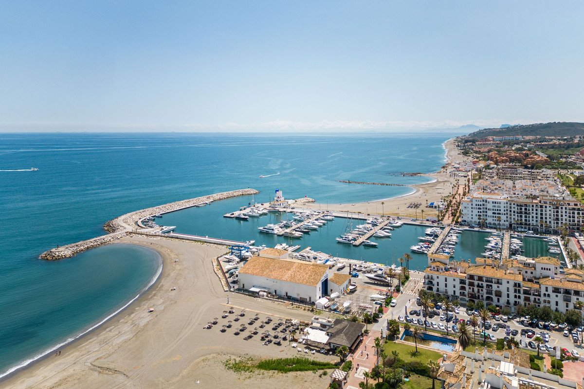 1 Bed Middle Floor Apartment in La Duquesa