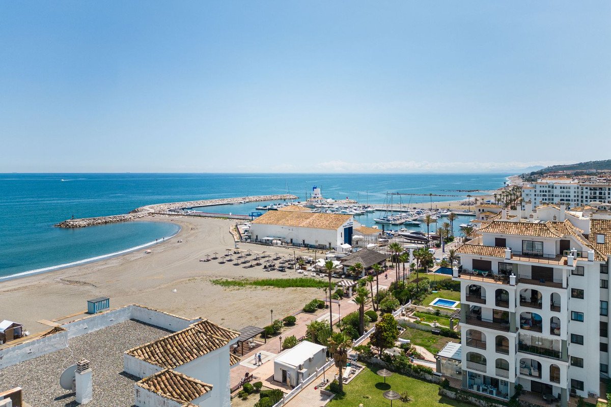 1 Bed Middle Floor Apartment in La Duquesa