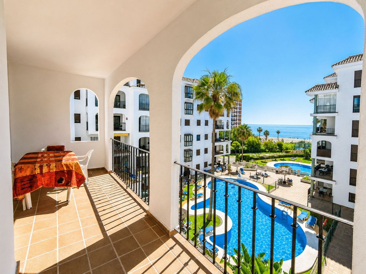 1 Bed Middle Floor Apartment in La Duquesa