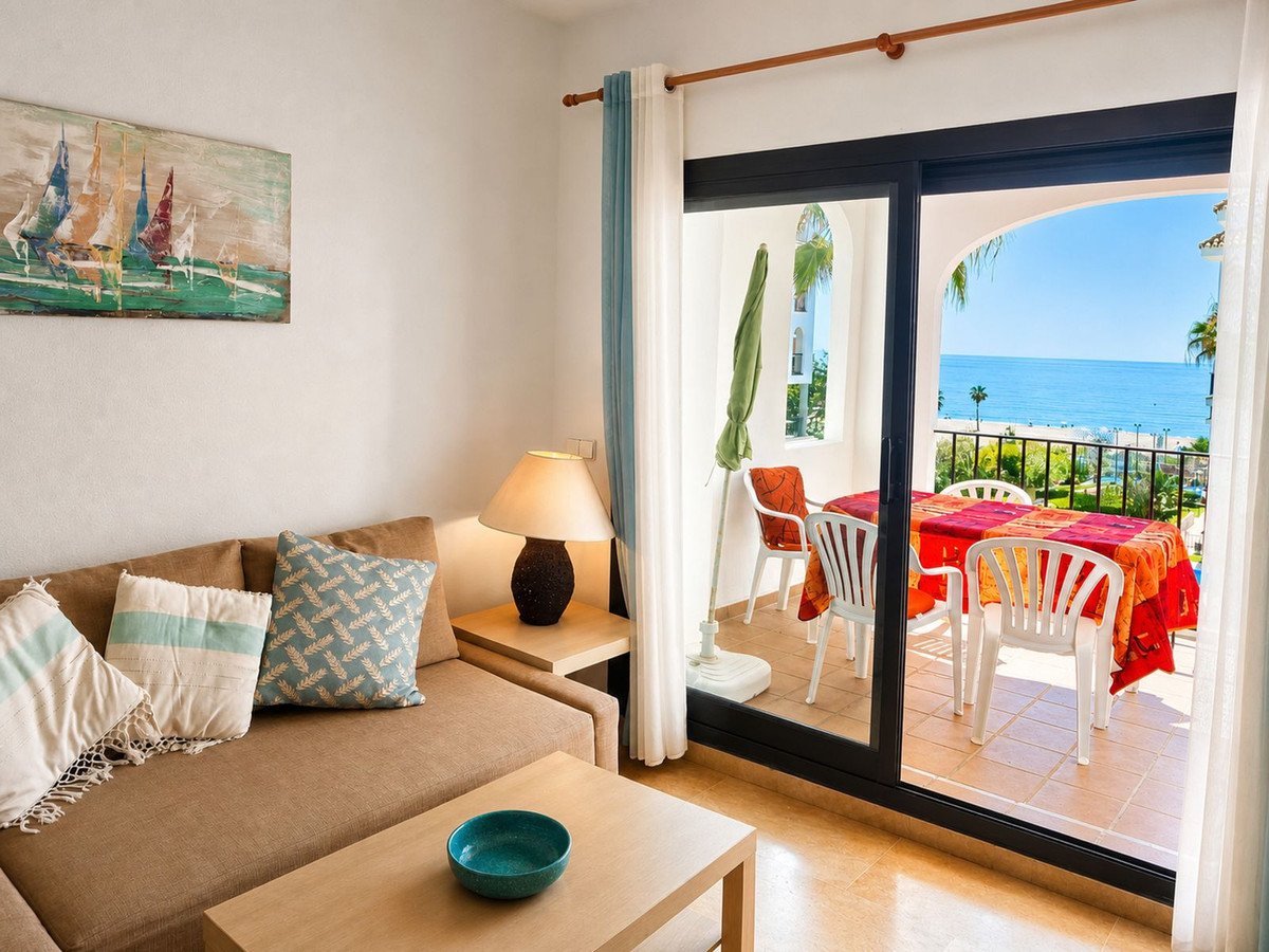 1 Bed Middle Floor Apartment in La Duquesa
