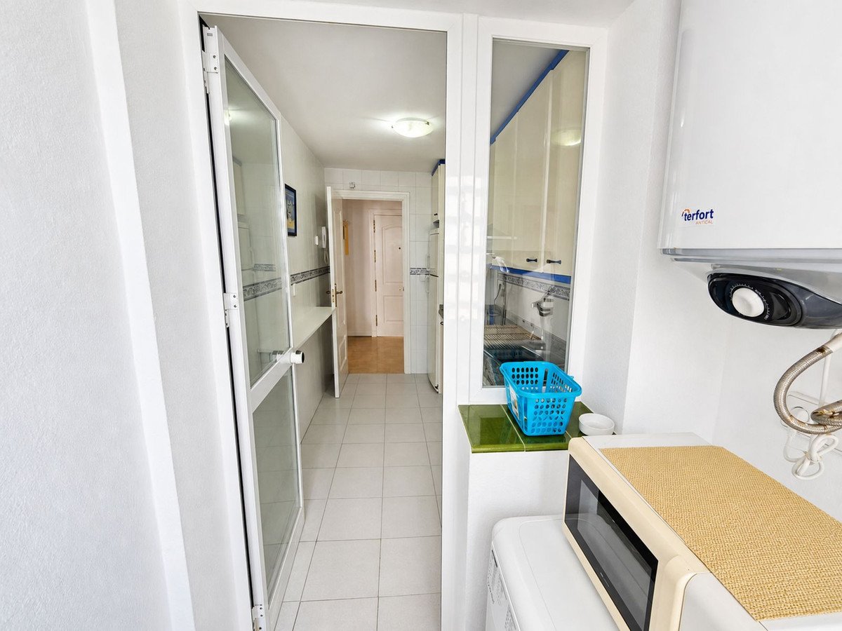 1 Bed Middle Floor Apartment in La Duquesa