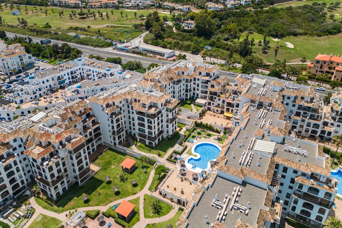 1 Bed Middle Floor Apartment in La Duquesa