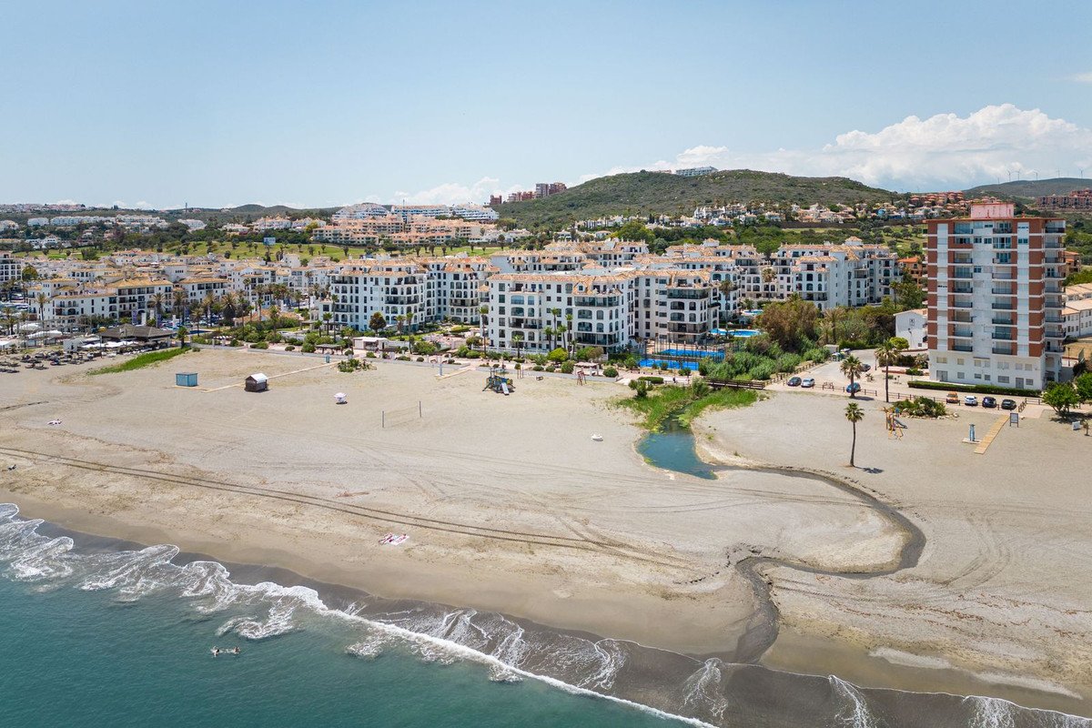 1 Bed Middle Floor Apartment in La Duquesa