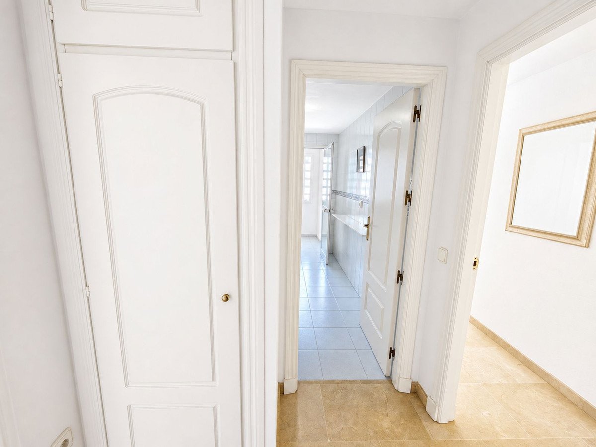 1 Bed Middle Floor Apartment in La Duquesa