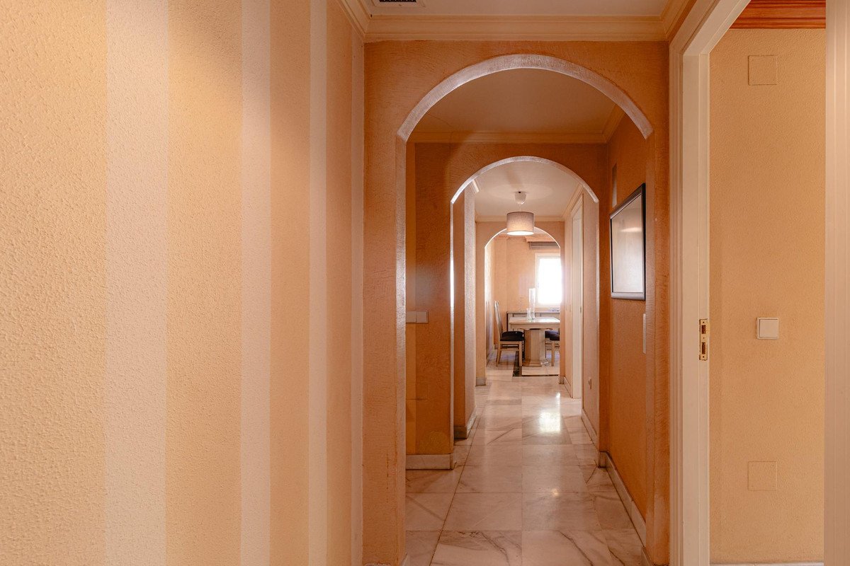 3 Bed Middle Floor Apartment in Marbella