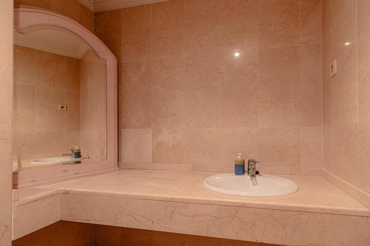 3 Bed Middle Floor Apartment in Marbella