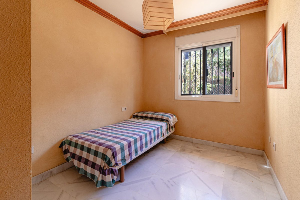 3 Bed Middle Floor Apartment in Marbella