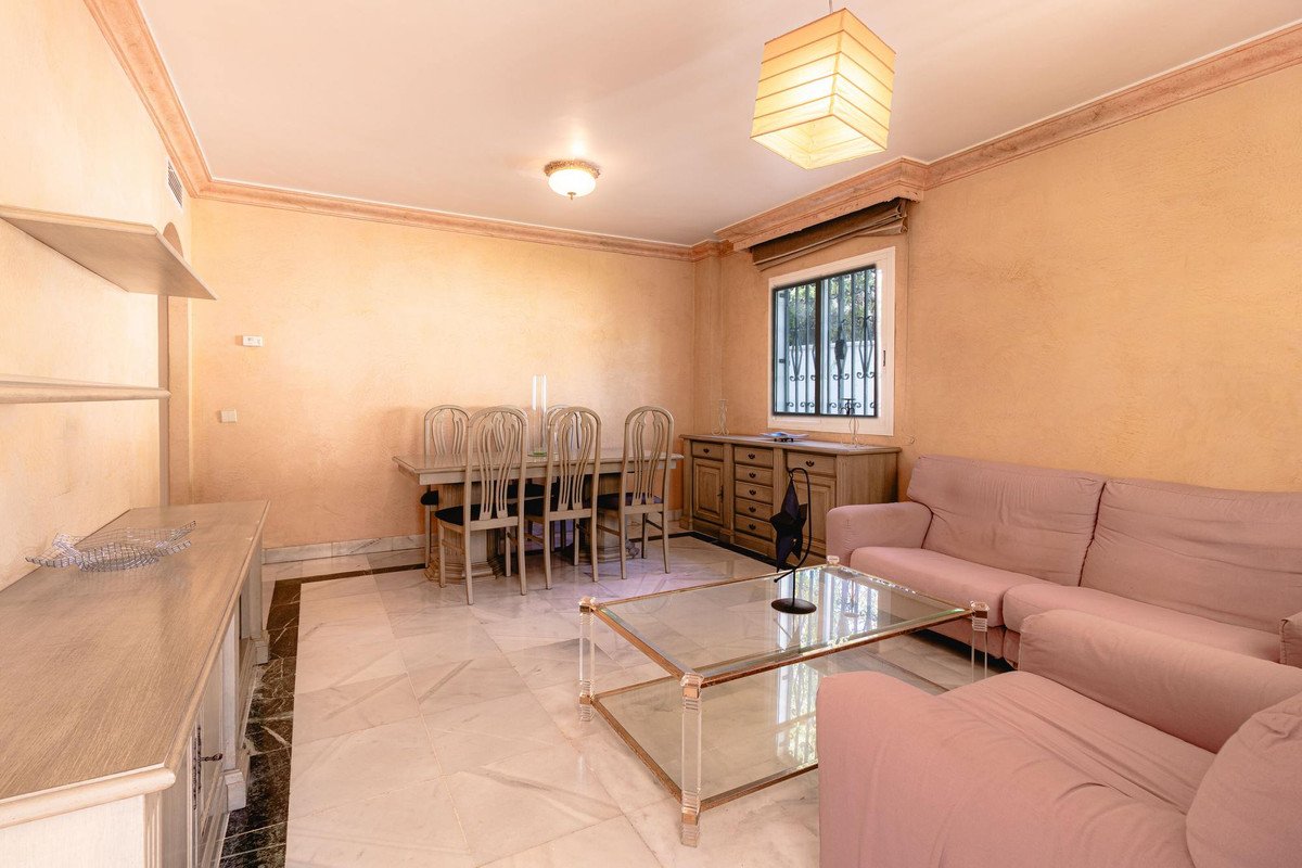3 Bed Middle Floor Apartment in Marbella