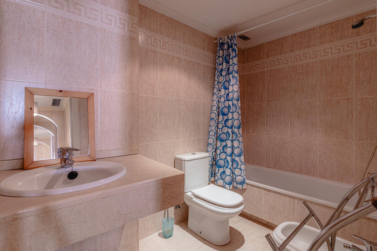 3 Bed Middle Floor Apartment in Marbella