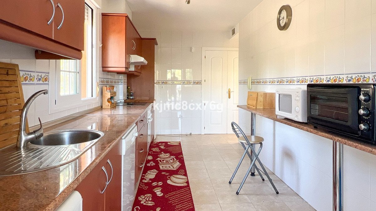 5 Bed Detached Villa in Calahonda