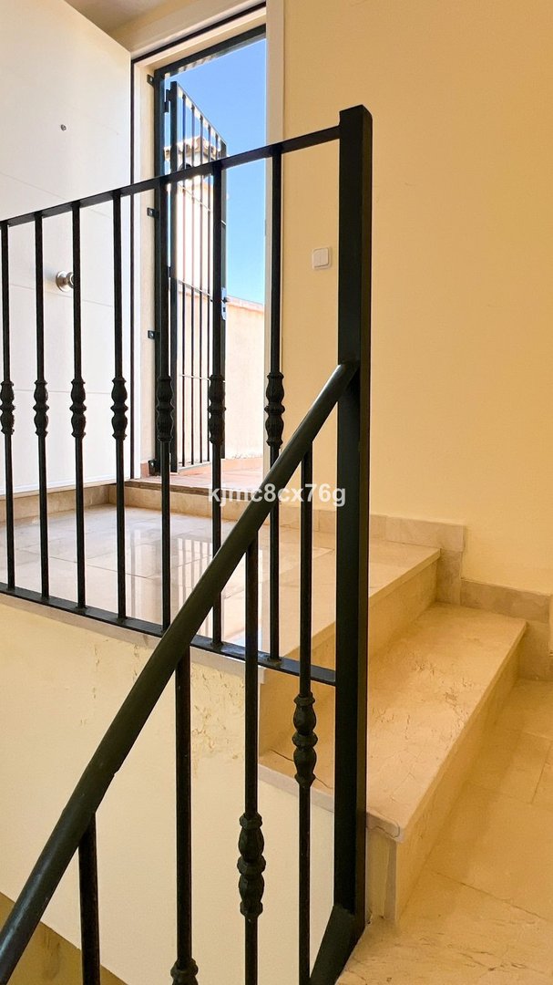 5 Bed Detached Villa in Calahonda