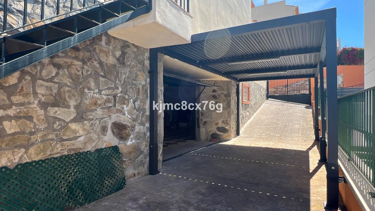 5 Bed Detached Villa in Calahonda