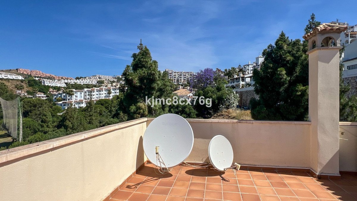 5 Bed Detached Villa in Calahonda
