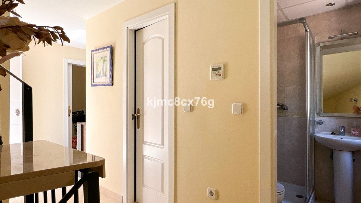 5 Bed Detached Villa in Calahonda