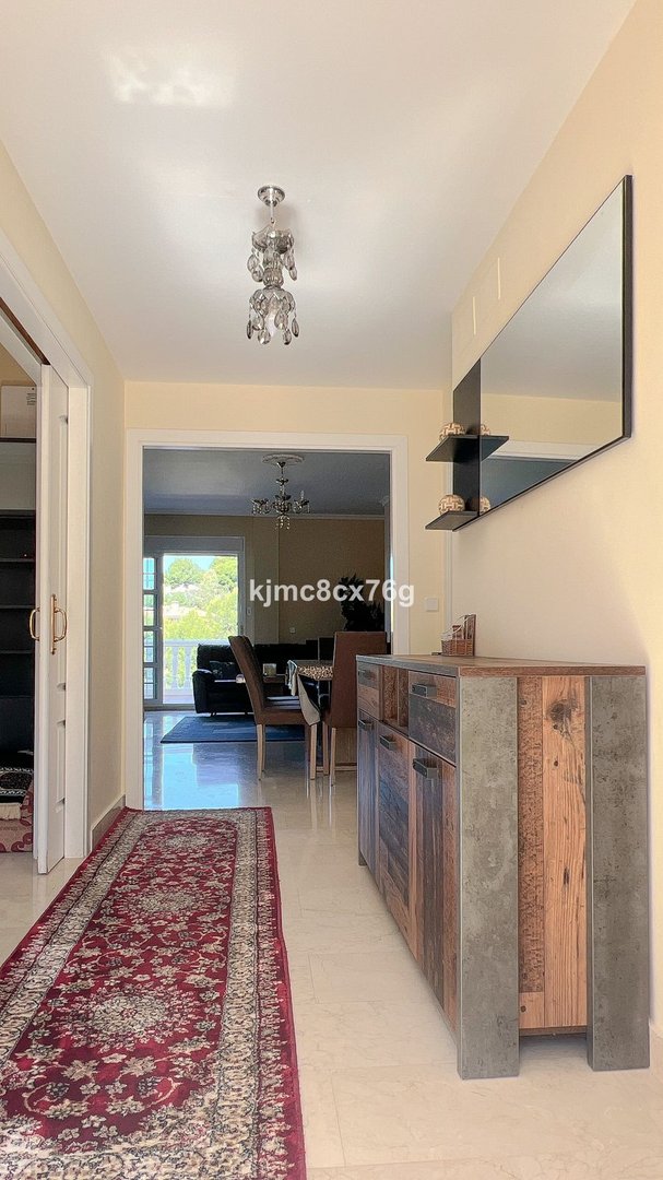 5 Bed Detached Villa in Calahonda