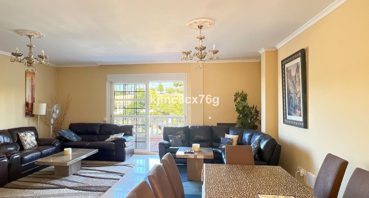 5 Bed Detached Villa in Calahonda