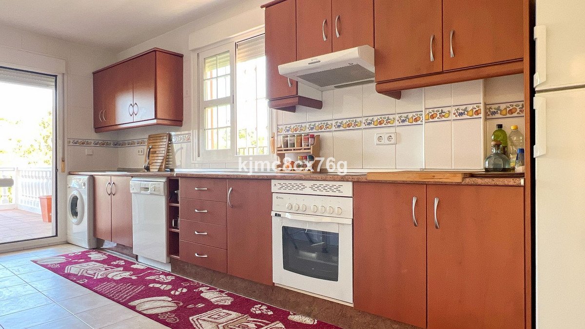 5 Bed Detached Villa in Calahonda