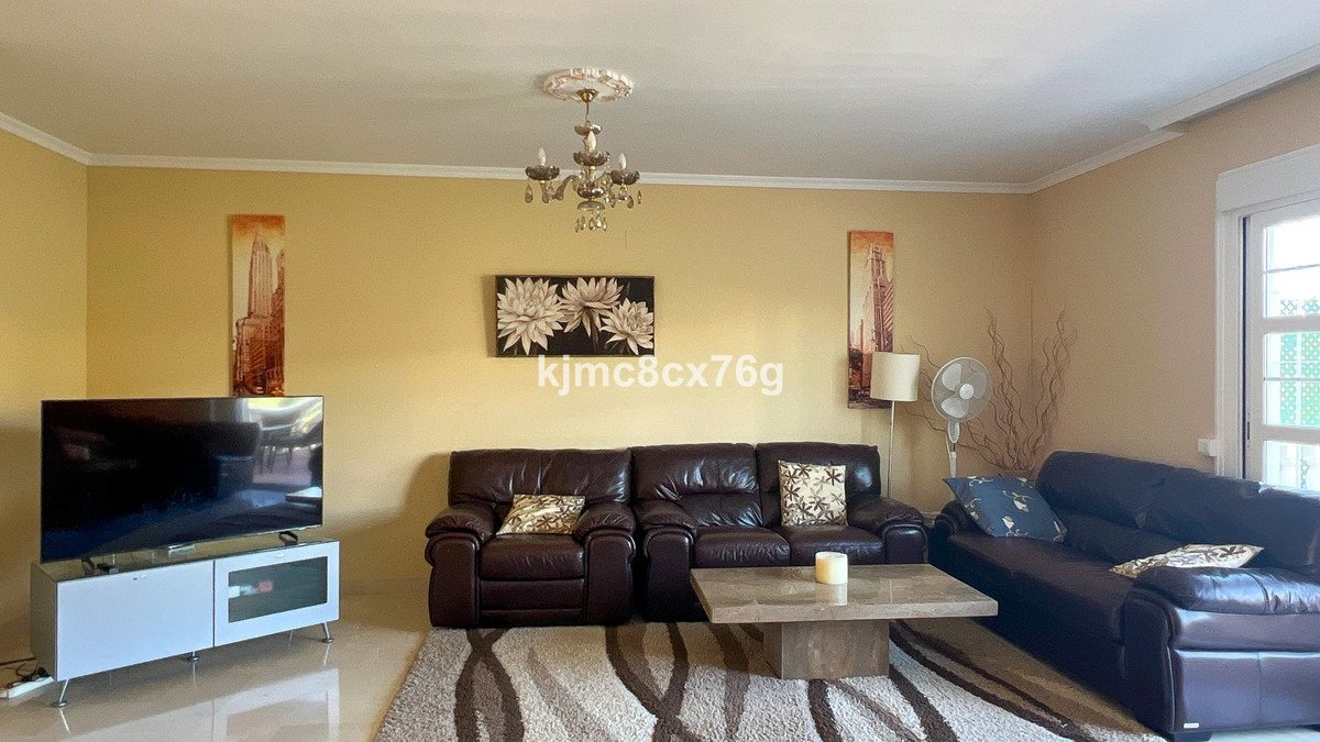 5 Bed Detached Villa in Calahonda