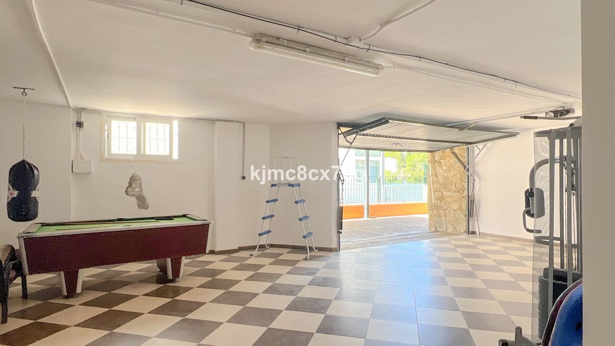 5 Bed Detached Villa in Calahonda