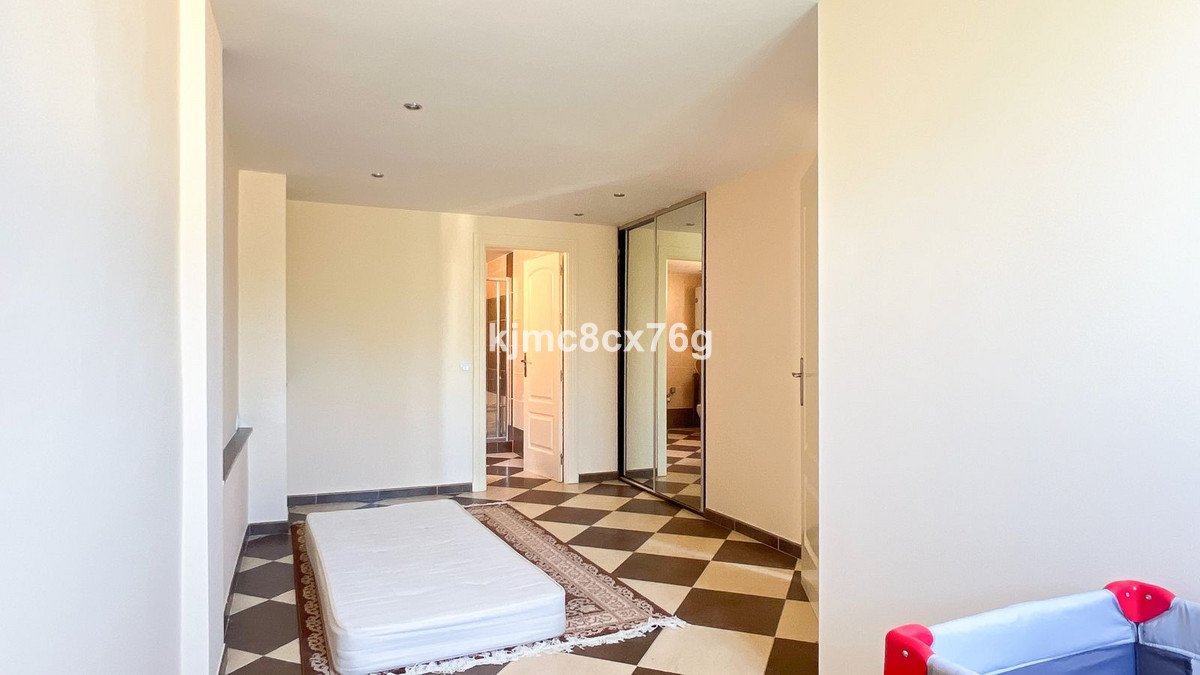 5 Bed Detached Villa in Calahonda