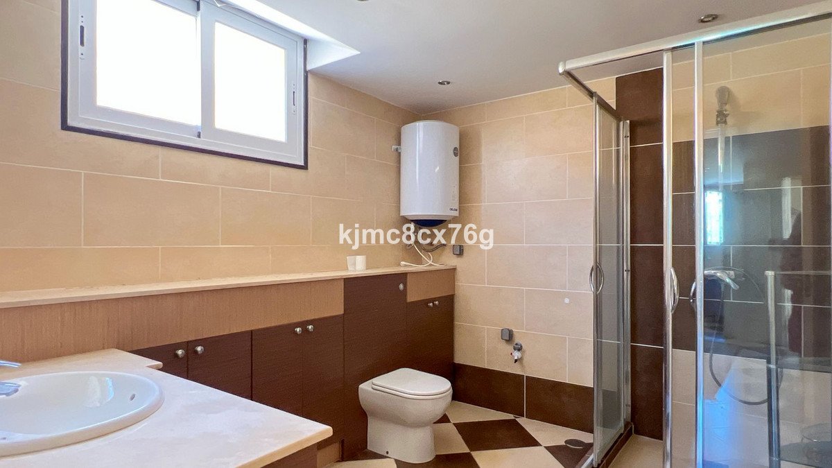 5 Bed Detached Villa in Calahonda